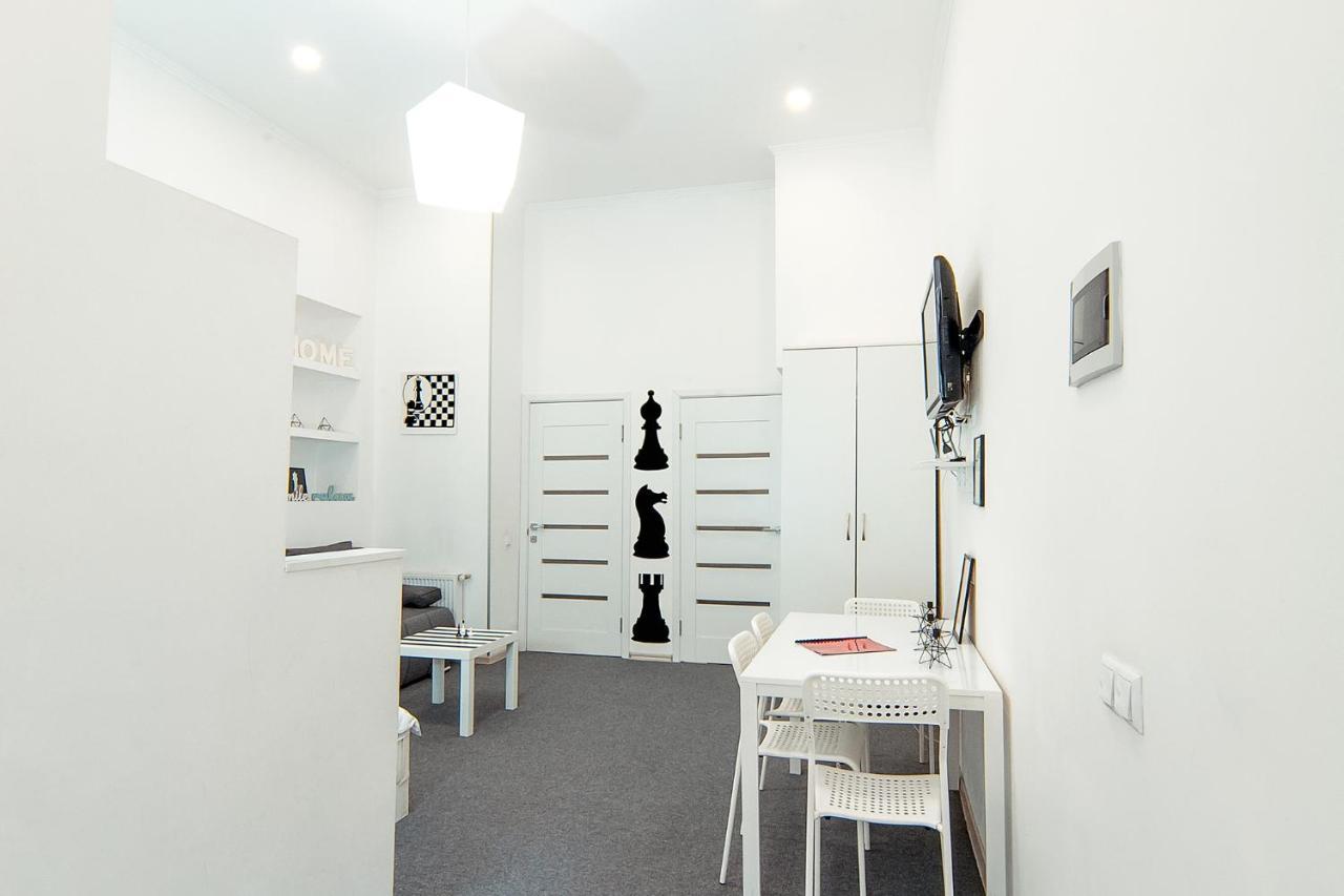 Bv Apartments Black And White Lviv Exterior foto