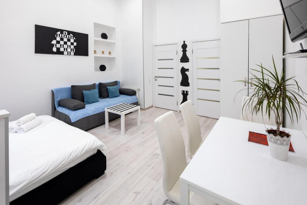 Bv Apartments Black And White Lviv Exterior foto