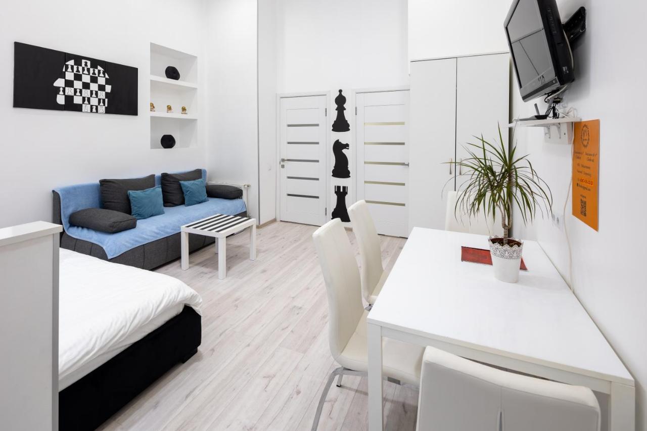 Bv Apartments Black And White Lviv Exterior foto
