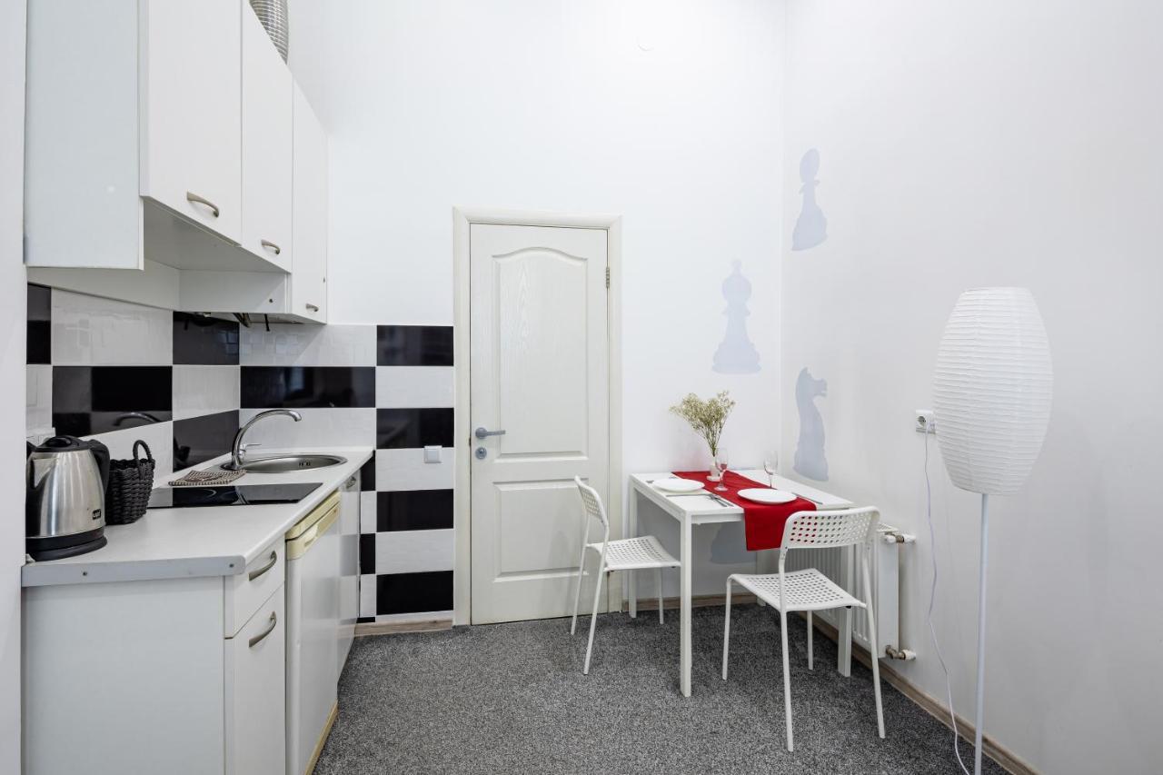 Bv Apartments Black And White Lviv Exterior foto