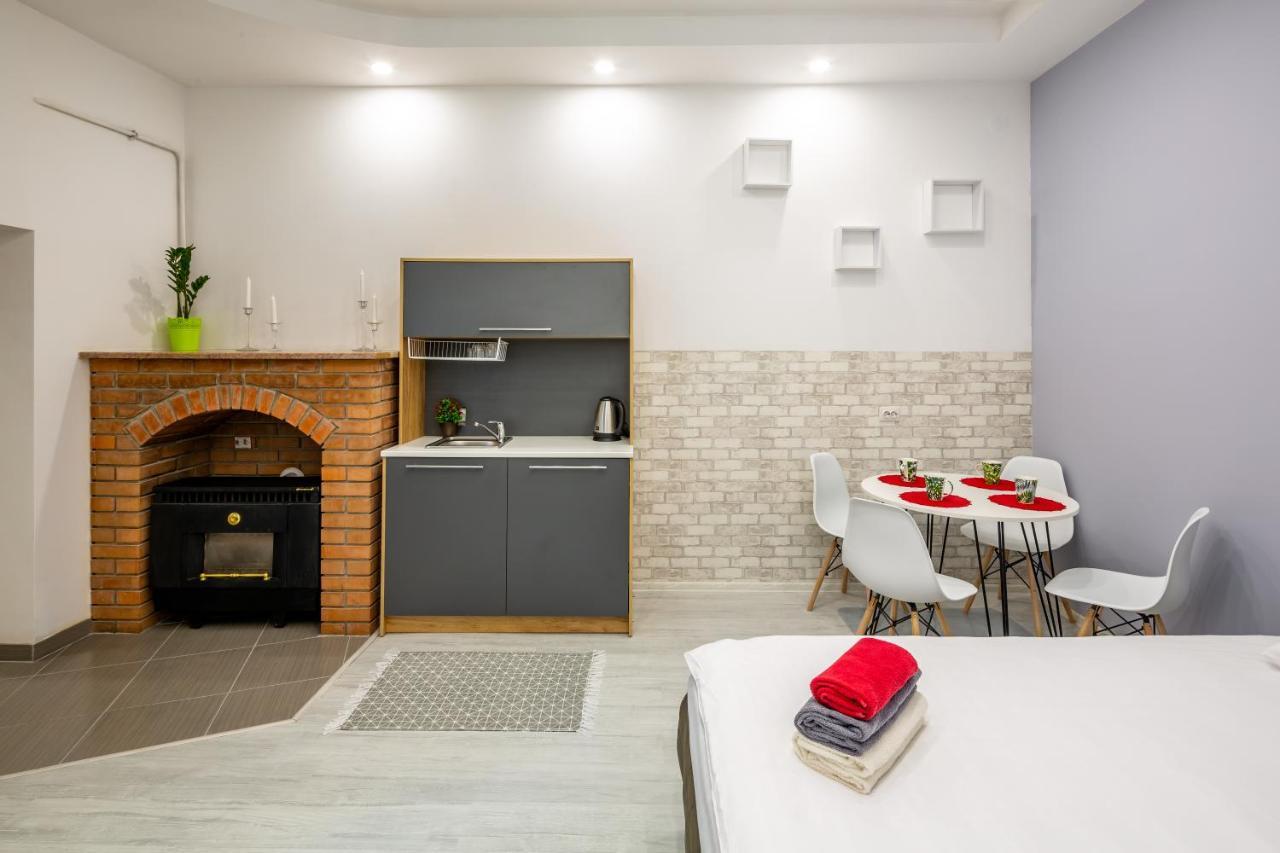 Bv Apartments Black And White Lviv Exterior foto